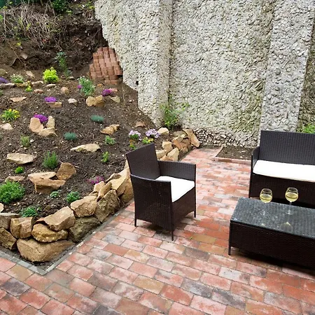 Two Towers Lägenhet